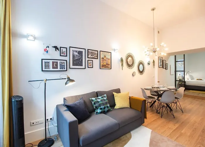 Elegant & Bright Flat By Lovelystay